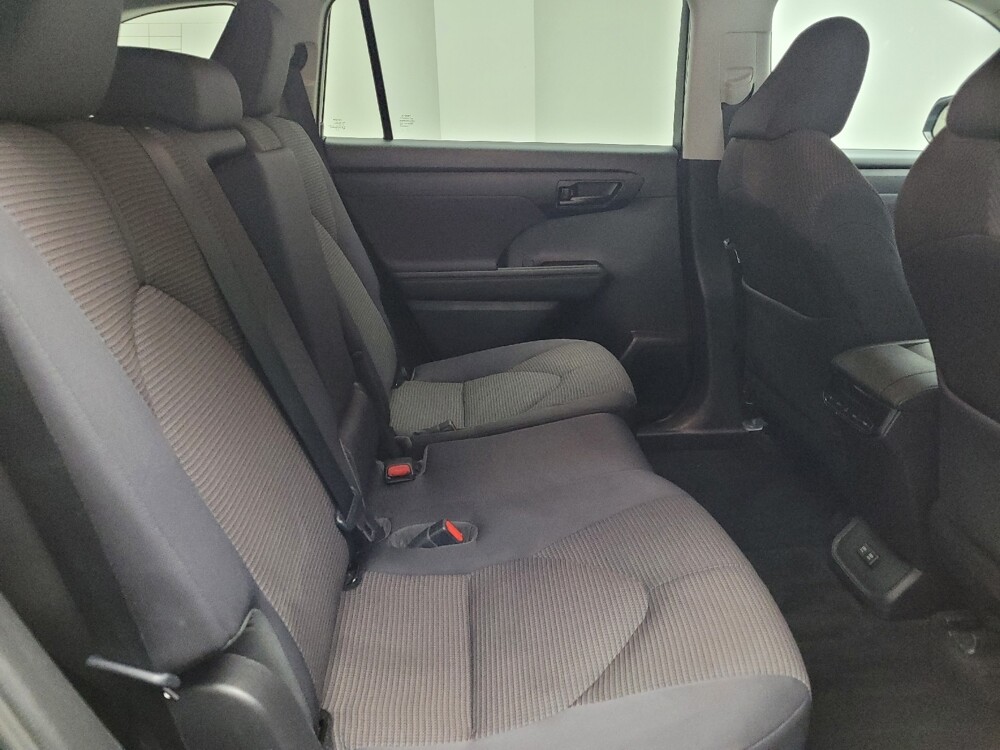 2021 Toyota Highlander in Taylor, MI 48180 - 18129755 19