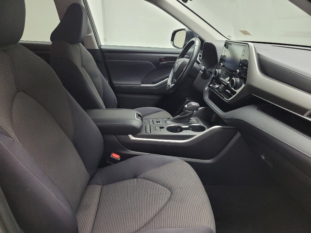 2021 Toyota Highlander in Taylor, MI 48180 - 18129755 21