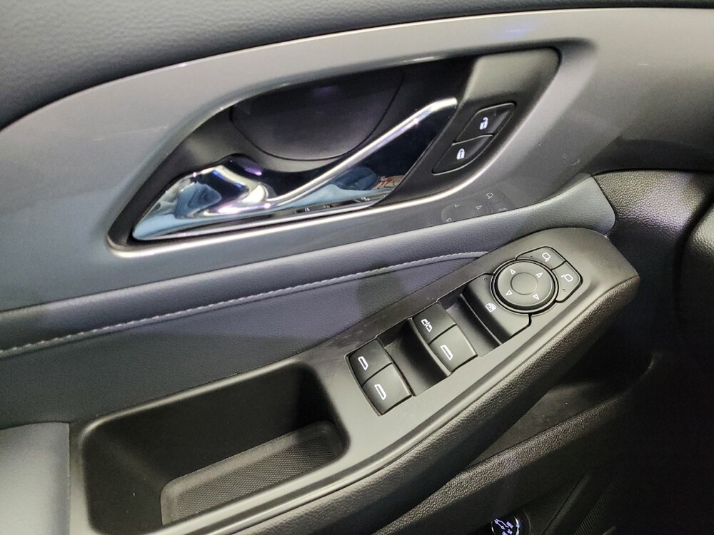 2018 Chevrolet Traverse in Taylor, MI 48180 - 18129757 27