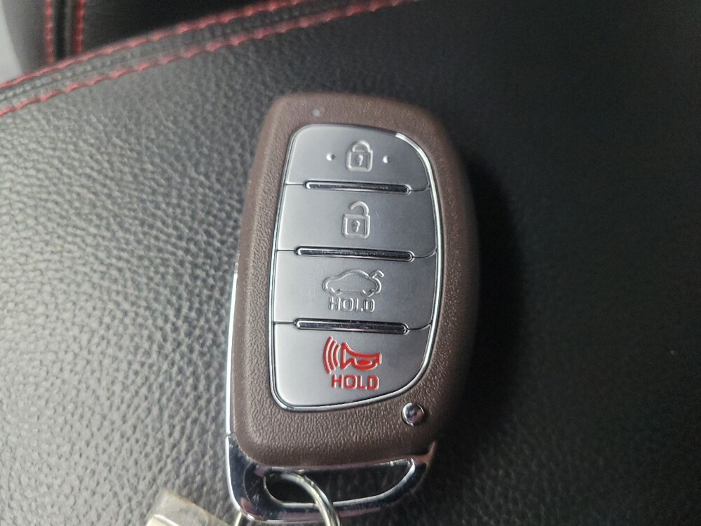 2018 Hyundai Elantra in Indianapolis, IN 46219 - 18129763 32