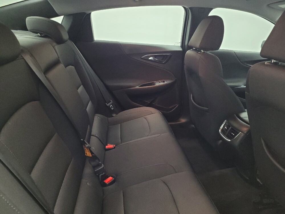 2018 Chevrolet Malibu in Fairfield, OH 45014 - 18129777 19