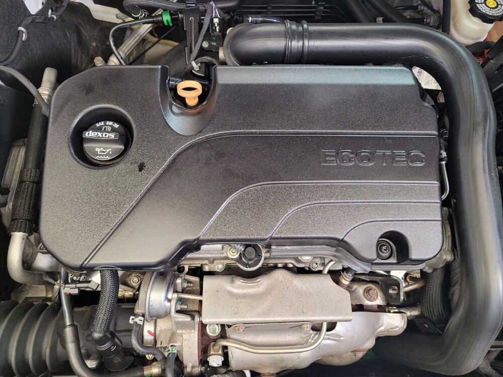 2018 Chevrolet Malibu in Fairfield, OH 45014 - 18129777 30