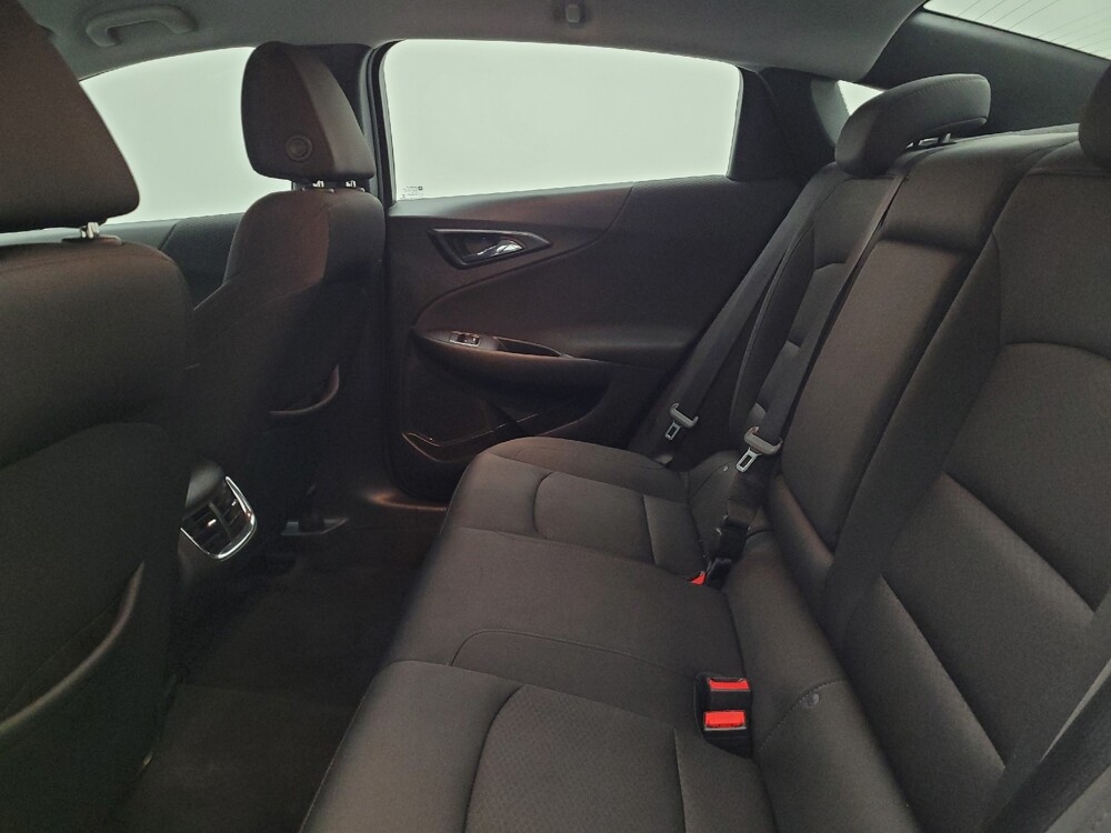 2018 Chevrolet Malibu in Fairfield, OH 45014 - 18129777 18