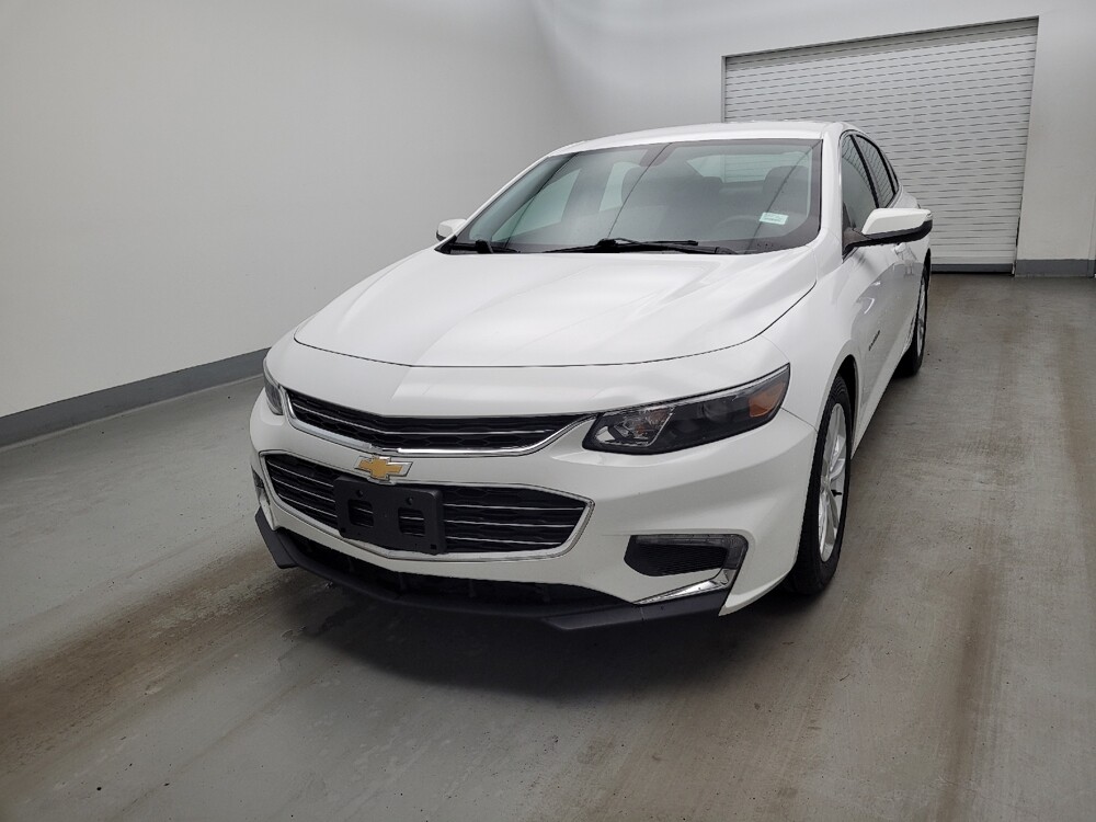 2018 Chevrolet Malibu in Fairfield, OH 45014 - 18129777 15