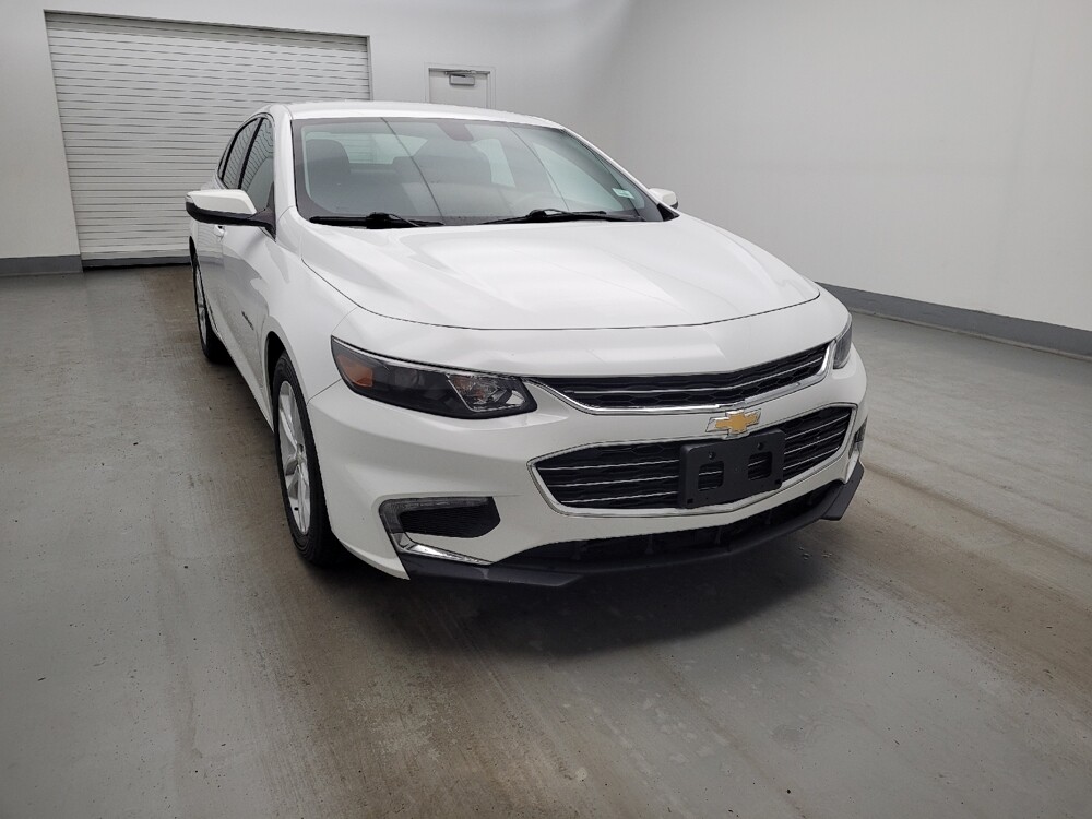 2018 Chevrolet Malibu in Fairfield, OH 45014 - 18129777 14