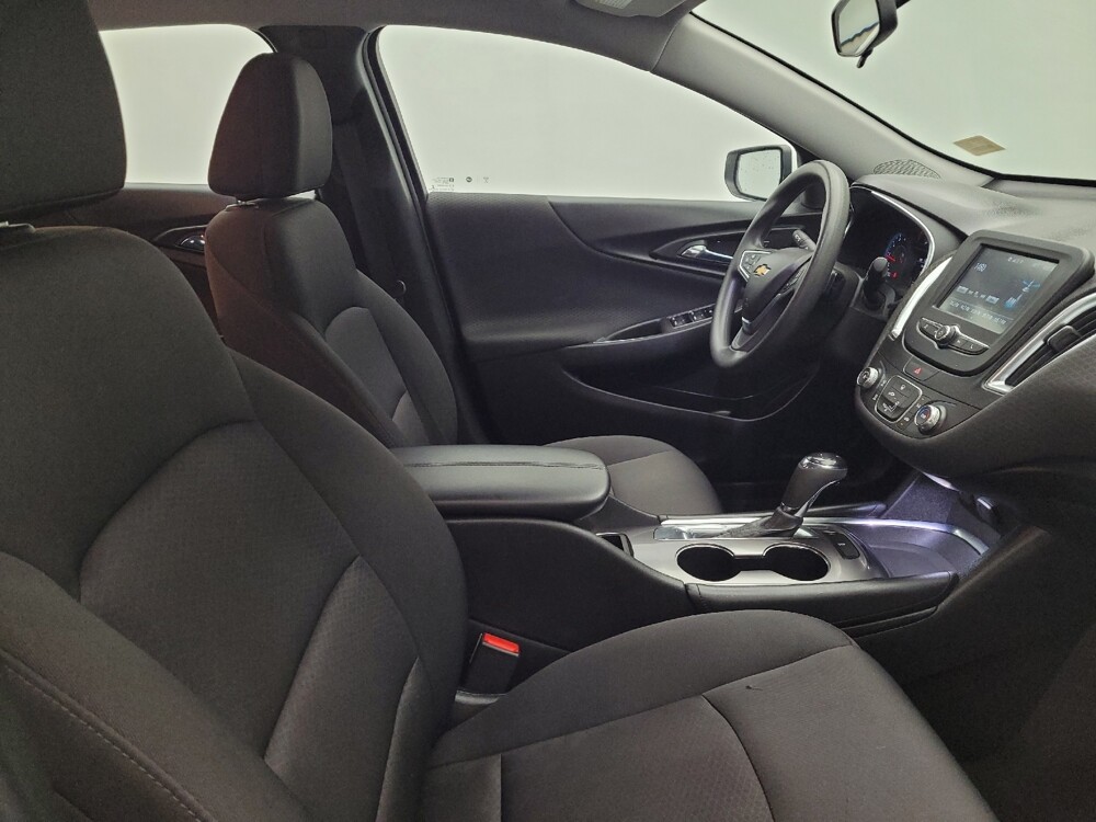 2018 Chevrolet Malibu in Fairfield, OH 45014 - 18129777 21