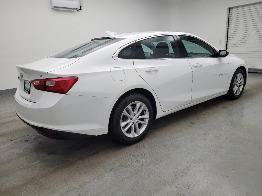 2018 Chevrolet Malibu in Fairfield, OH 45014 - 18129777 10
