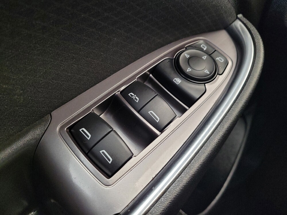 2018 Chevrolet Malibu in Fairfield, OH 45014 - 18129777 27