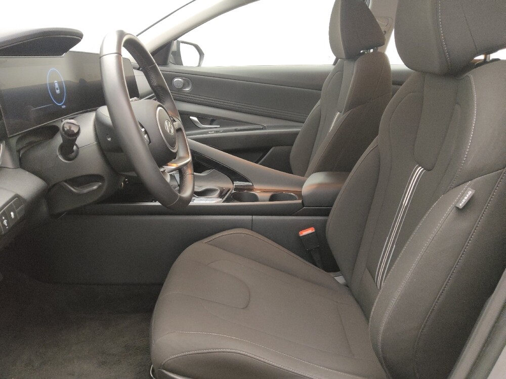 2025 Hyundai Elantra in Gainesville, FL 32609 - 18129818 17