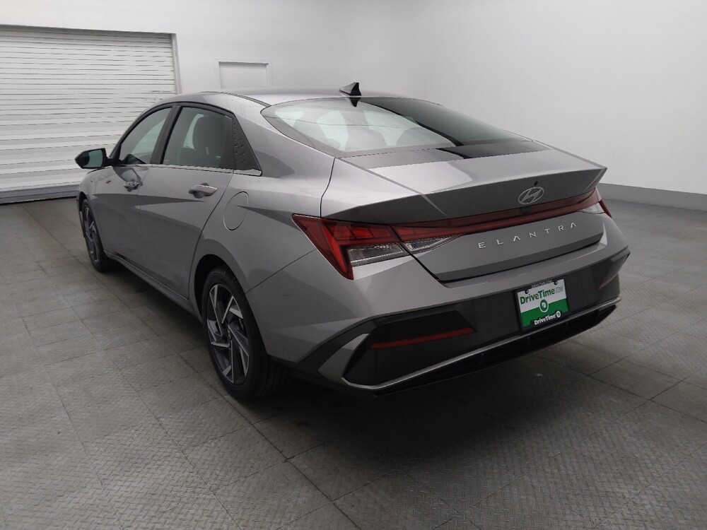 2025 Hyundai Elantra in Gainesville, FL 32609 - 18129818 5