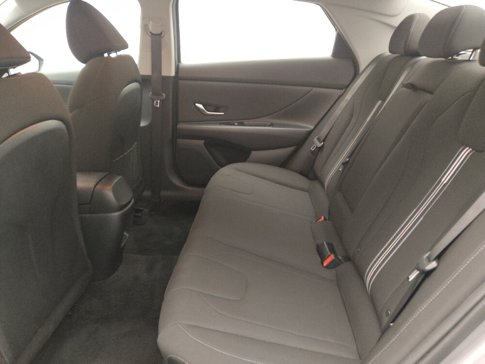 2025 Hyundai Elantra in Gainesville, FL 32609 - 18129818 18