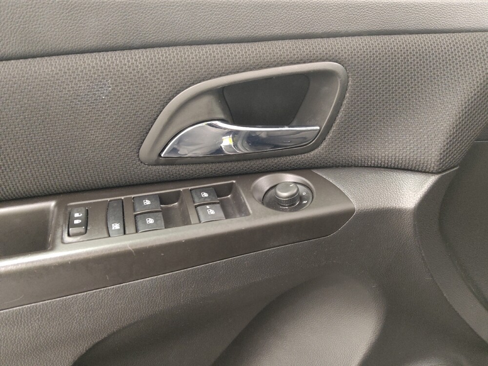 2016 Chevrolet Cruze in St. Louis, MO 63136 - 18129820 27