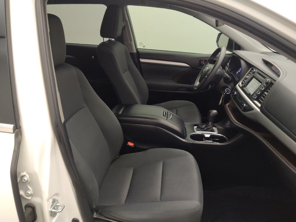 2019 Toyota Highlander in Houston, TX 77074 - 18129829 21