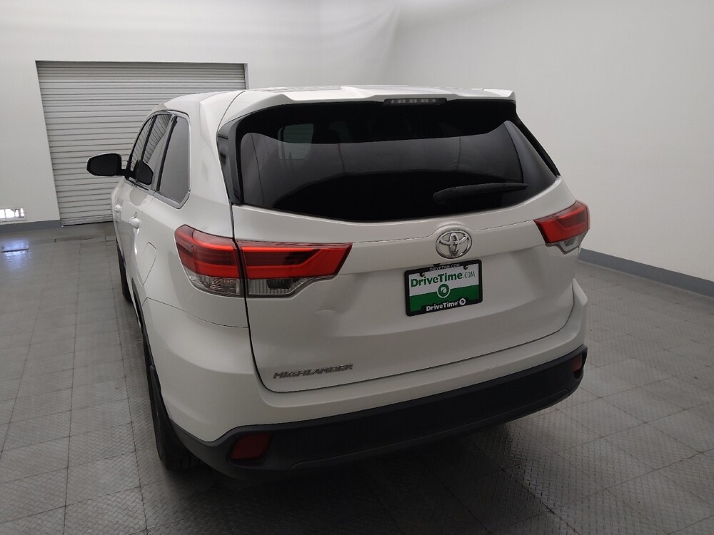 2019 Toyota Highlander in Houston, TX 77074 - 18129829 6