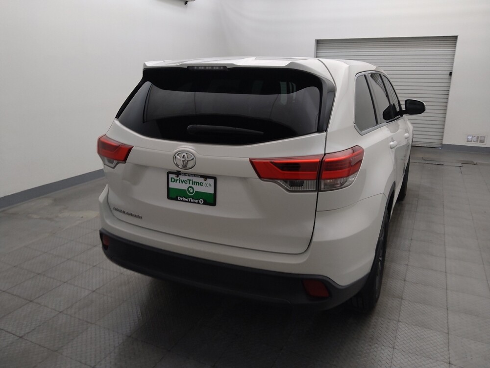2019 Toyota Highlander in Houston, TX 77074 - 18129829 7