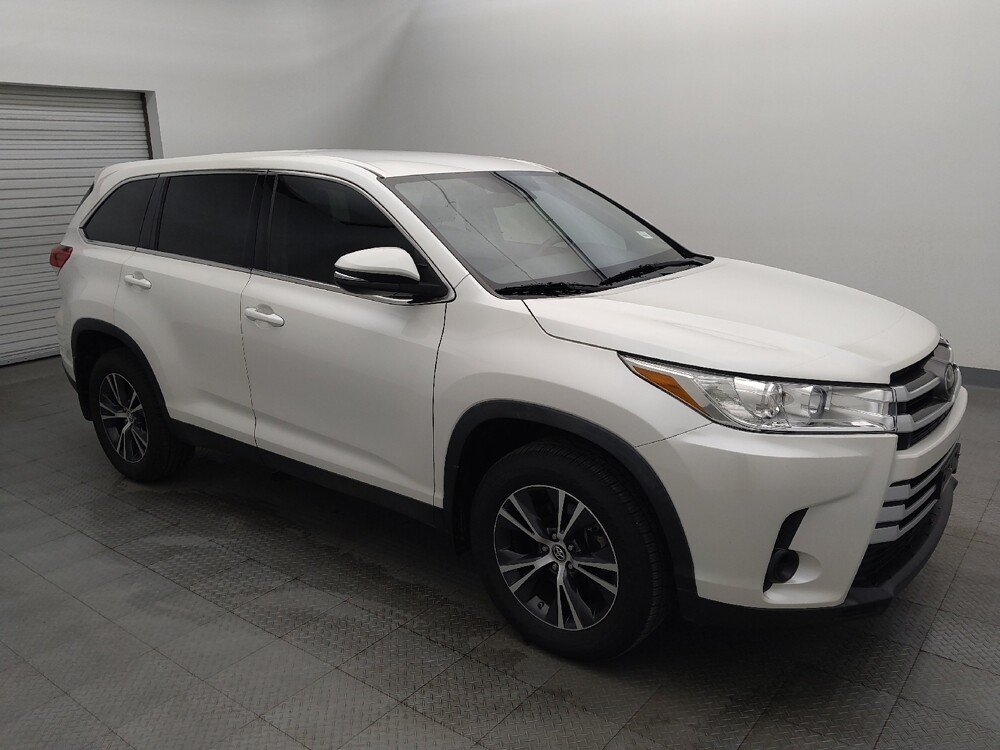 2019 Toyota Highlander in Houston, TX 77074 - 18129829 11