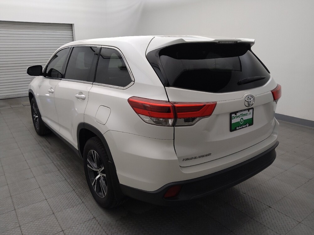 2019 Toyota Highlander in Houston, TX 77074 - 18129829 5