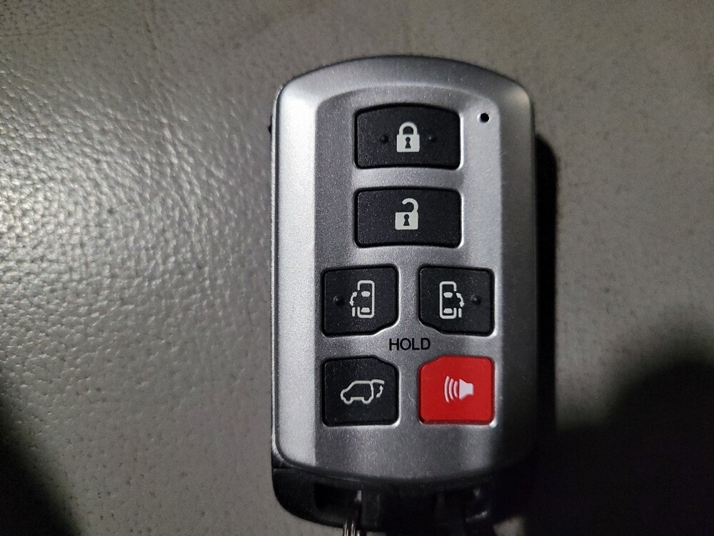 2017 Toyota Sienna in Henrico, VA 23223 - 18129853 32