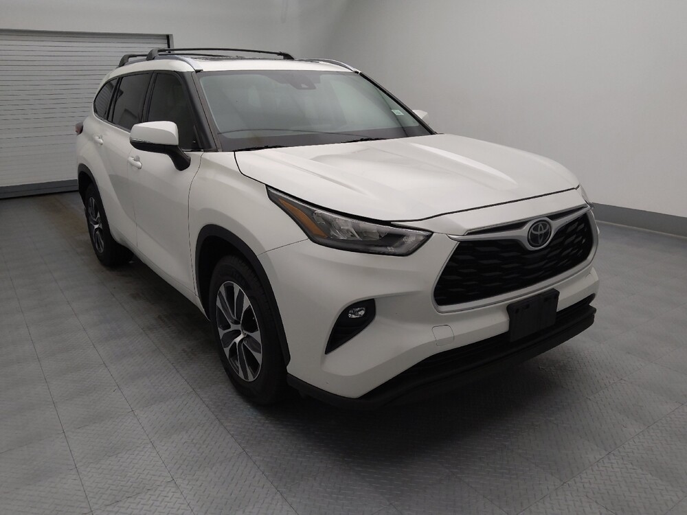 2020 Toyota Highlander in Wichita, KS 67207 - 18129863 13