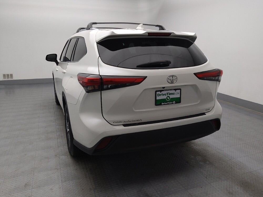 2020 Toyota Highlander in Wichita, KS 67207 - 18129863 6