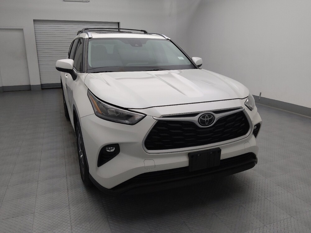 2020 Toyota Highlander in Wichita, KS 67207 - 18129863 14