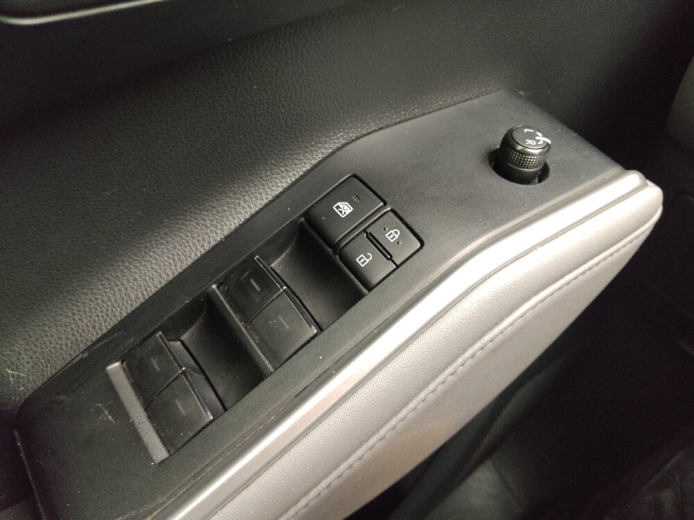 2020 Toyota Highlander in Wichita, KS 67207 - 18129863 27