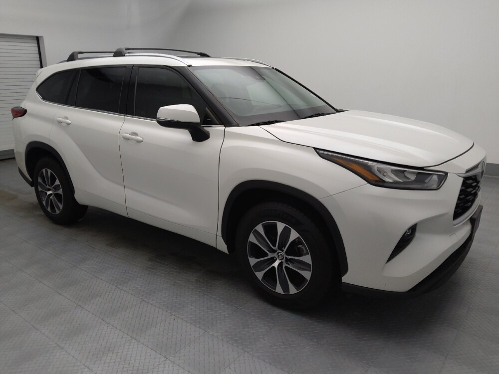 2020 Toyota Highlander in Wichita, KS 67207 - 18129863 11