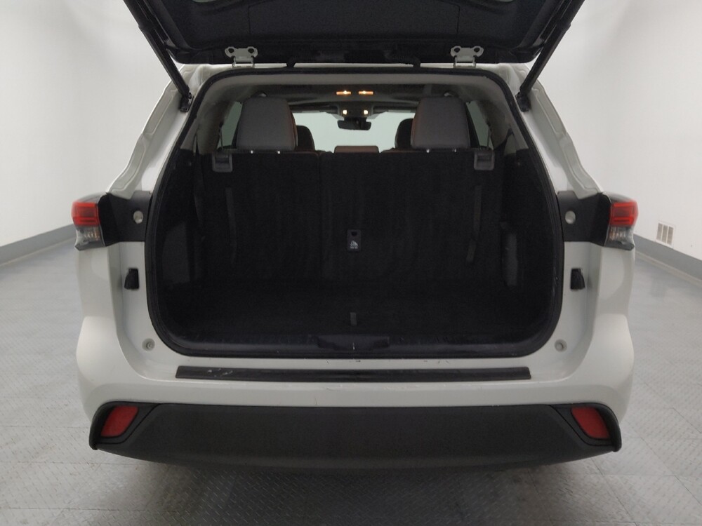 2020 Toyota Highlander in Wichita, KS 67207 - 18129863 29