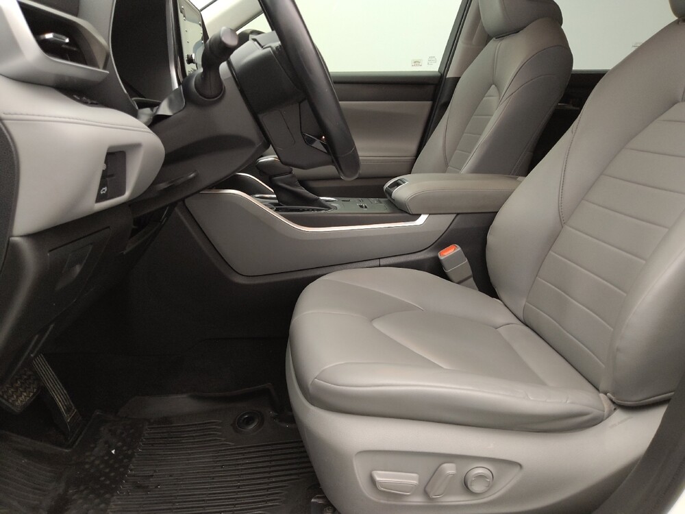 2020 Toyota Highlander in Wichita, KS 67207 - 18129863 17