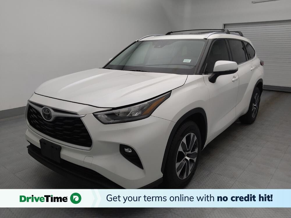 2020 Toyota Highlander in Wichita, KS 67207 - 18129863