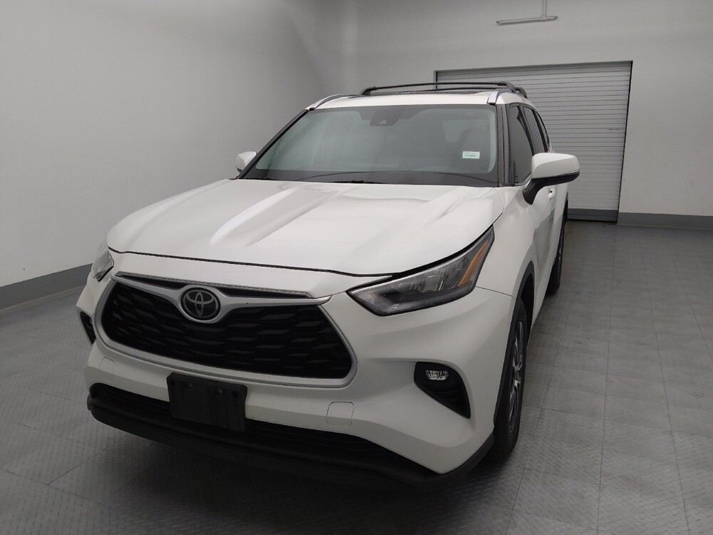 2020 Toyota Highlander in Wichita, KS 67207 - 18129863 15
