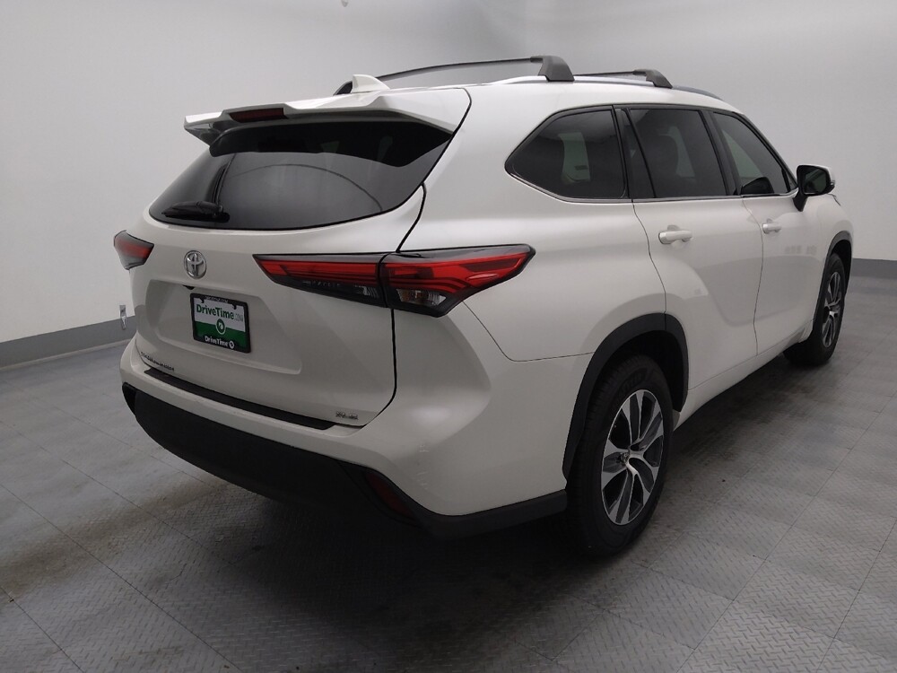 2020 Toyota Highlander in Wichita, KS 67207 - 18129863 9