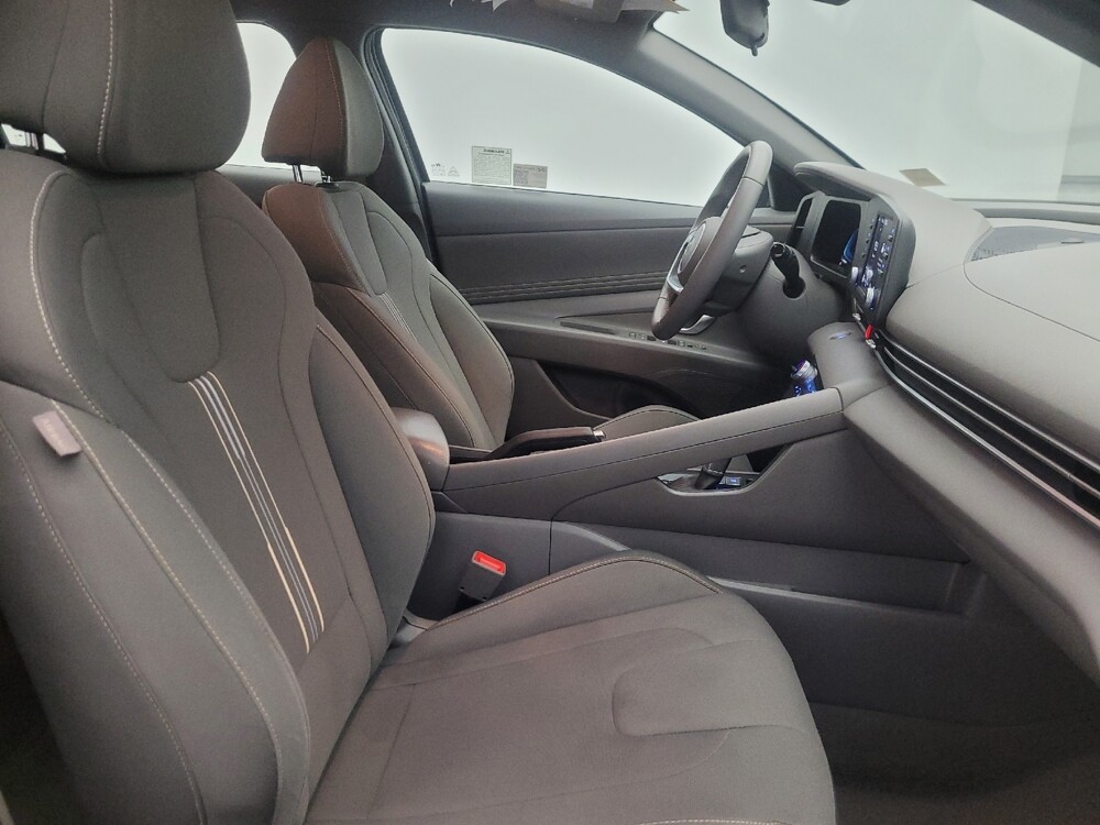 2025 Hyundai Elantra in Glendale, AZ 85301 - 18129869 21