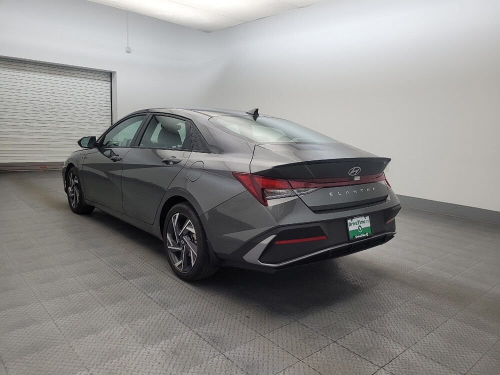 2025 Hyundai Elantra in Glendale, AZ 85301 - 18129869 5