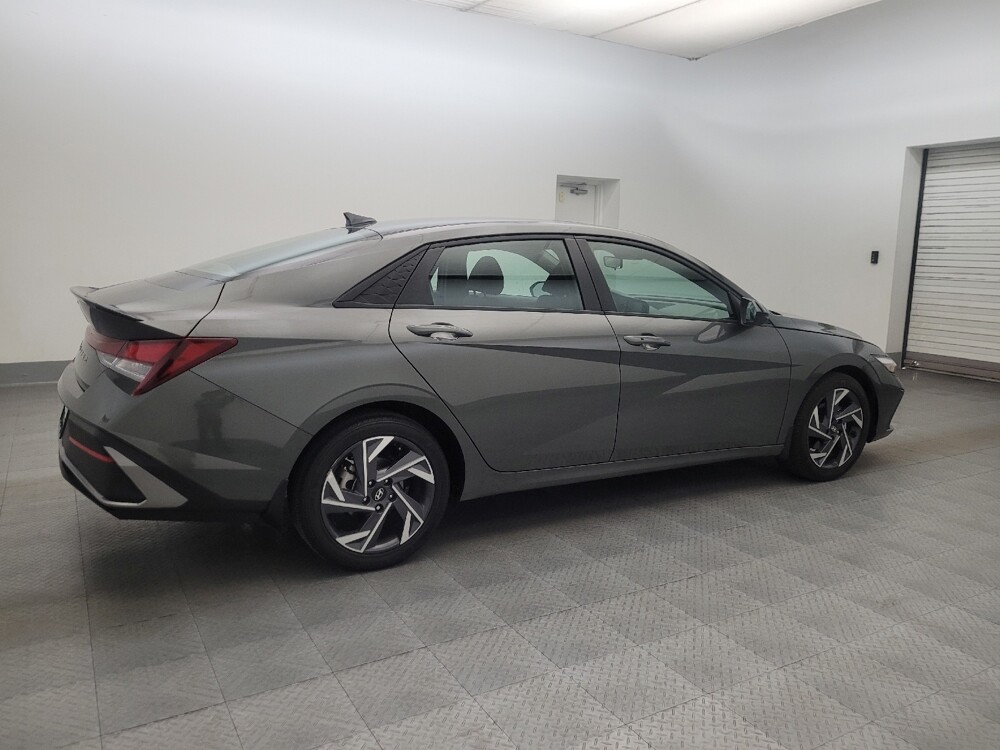 2025 Hyundai Elantra in Glendale, AZ 85301 - 18129869 10