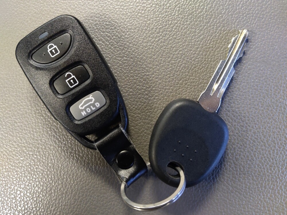 2019 Hyundai Elantra in Houston, TX 77074 - 18129874 32