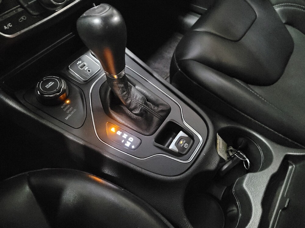 2019 Jeep Cherokee in Williamstown, NJ 8094 - 18129875 26