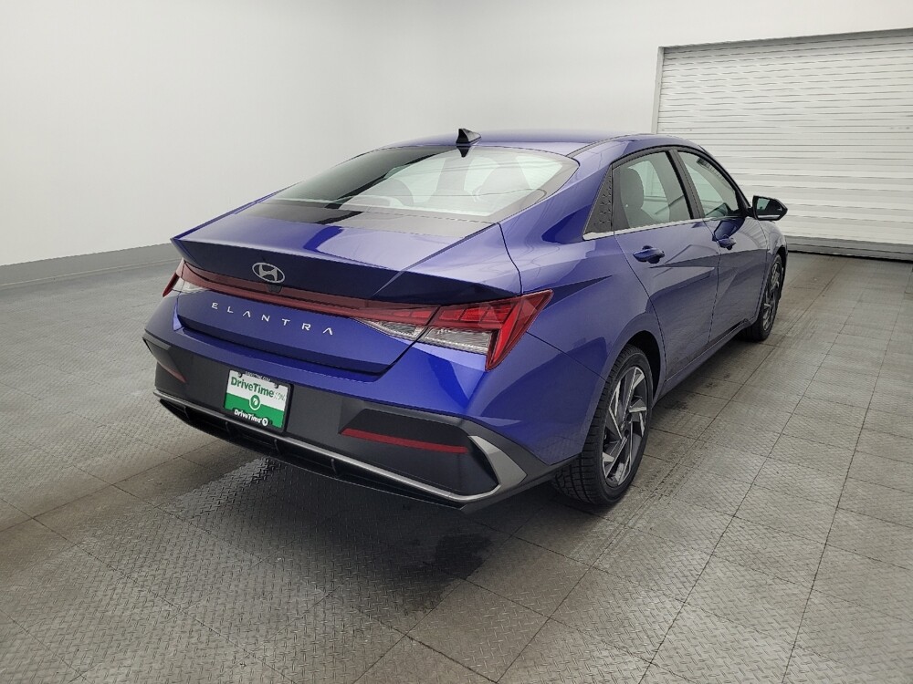 2025 Hyundai Elantra in Gainesville, FL 32609 - 18129904 9