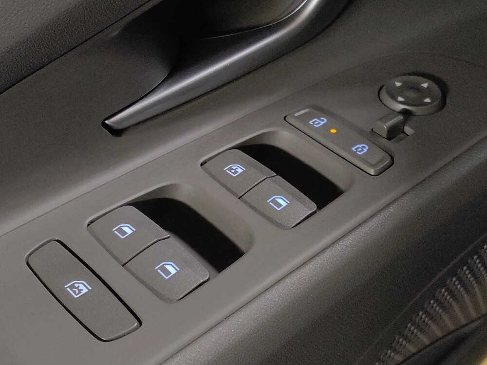 2025 Hyundai Elantra in Gainesville, FL 32609 - 18129904 27