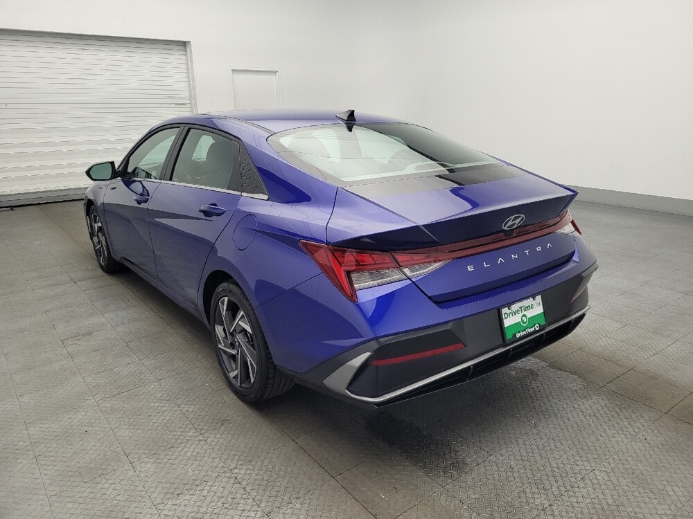 2025 Hyundai Elantra in Gainesville, FL 32609 - 18129904 5
