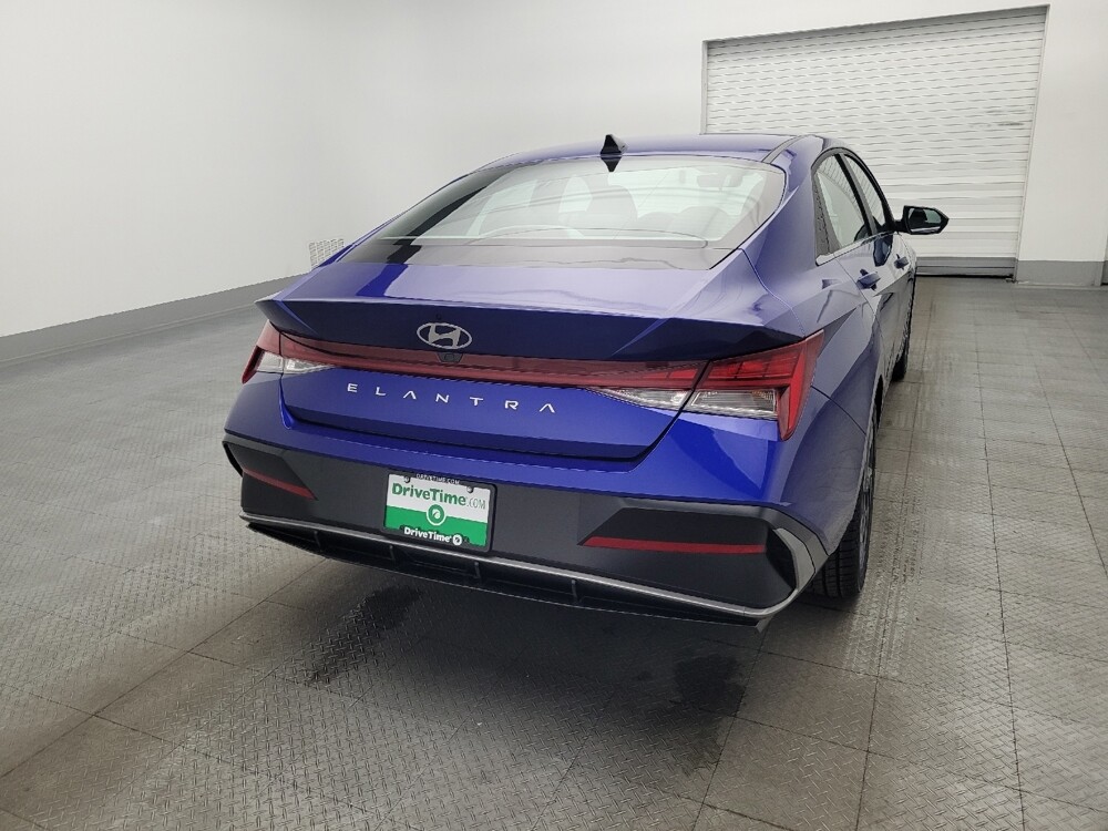 2025 Hyundai Elantra in Gainesville, FL 32609 - 18129904 7