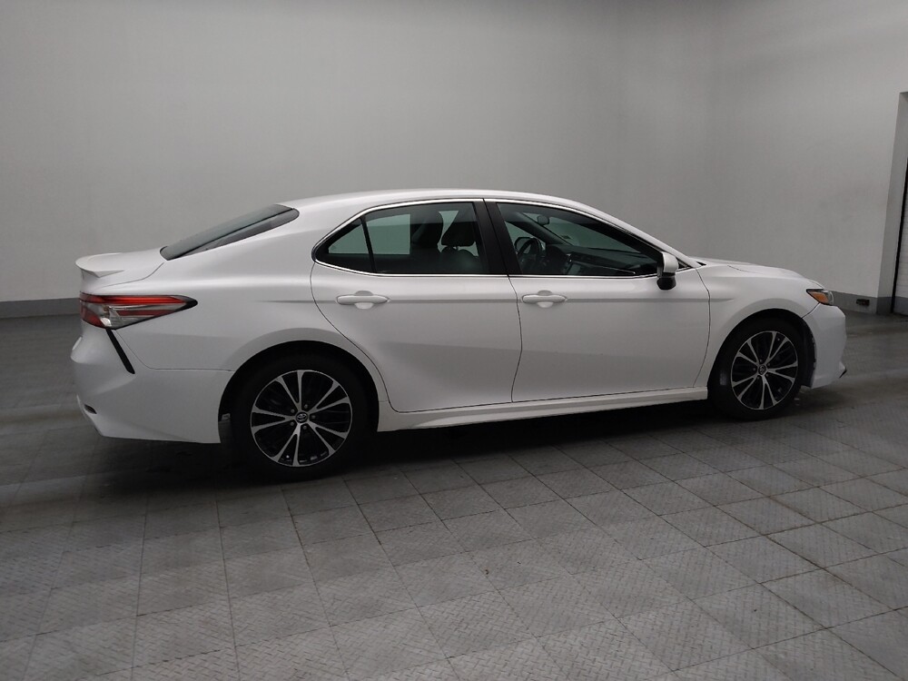 2018 Toyota Camry in Union City, GA 30291 - 18129909 10