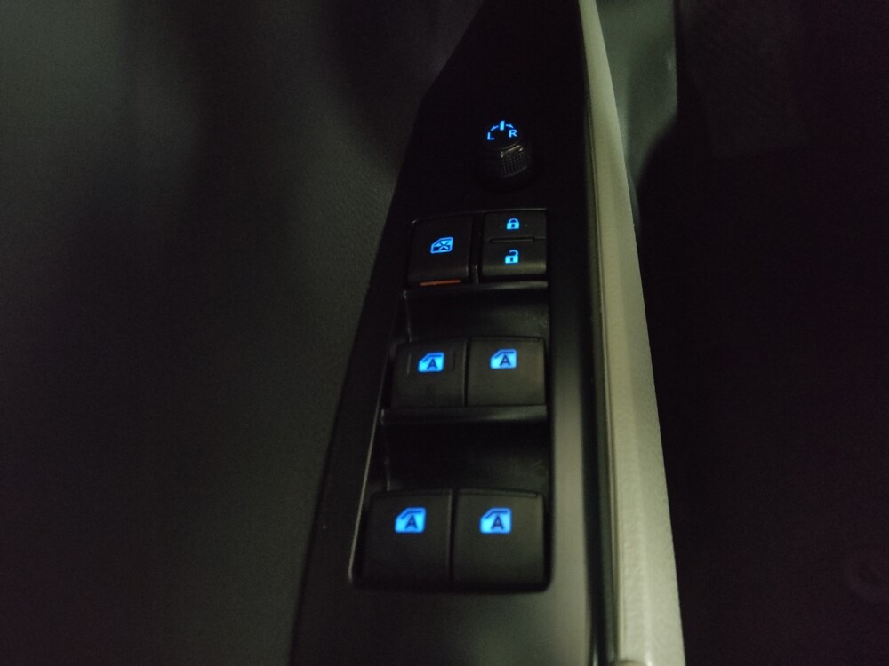 2018 Toyota Camry in Union City, GA 30291 - 18129909 27