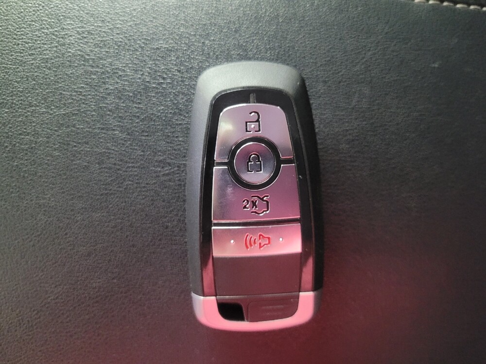 2018 Ford Edge in Marietta, GA 30062 - 18129910 32