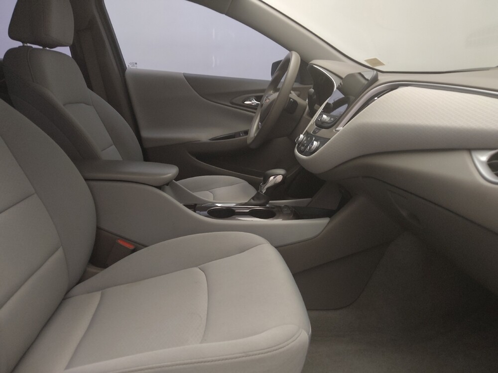 2021 Chevrolet Malibu in Plano, TX 75074 - 18129939 21