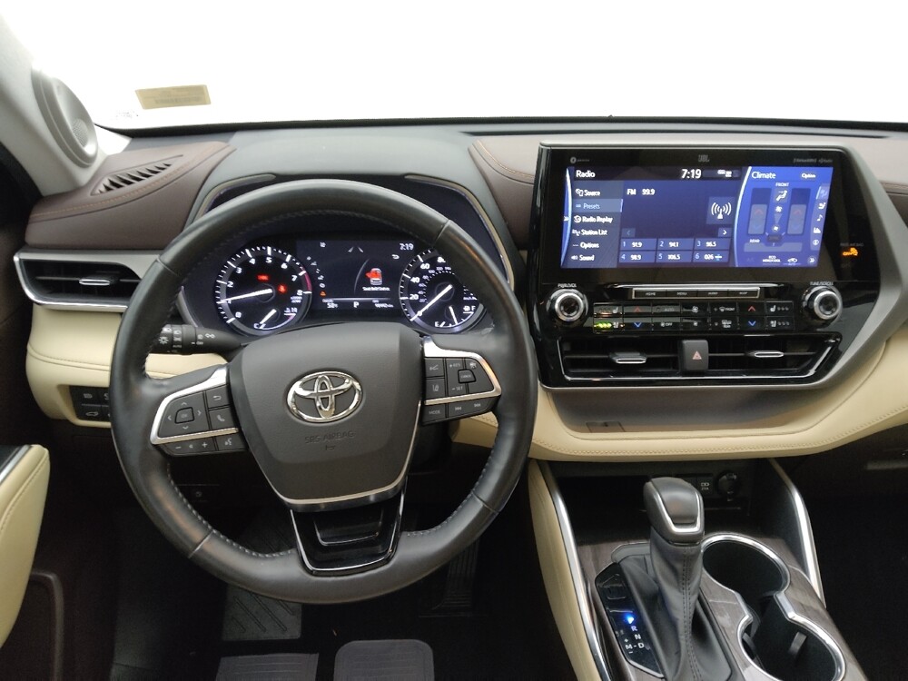2020 Toyota Highlander in Wichita, KS 67207 - 18129944 22
