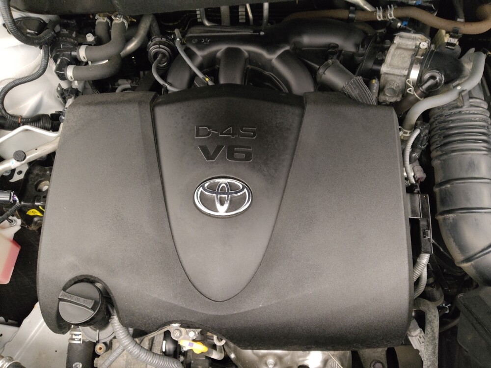 2020 Toyota Highlander in Wichita, KS 67207 - 18129944 30