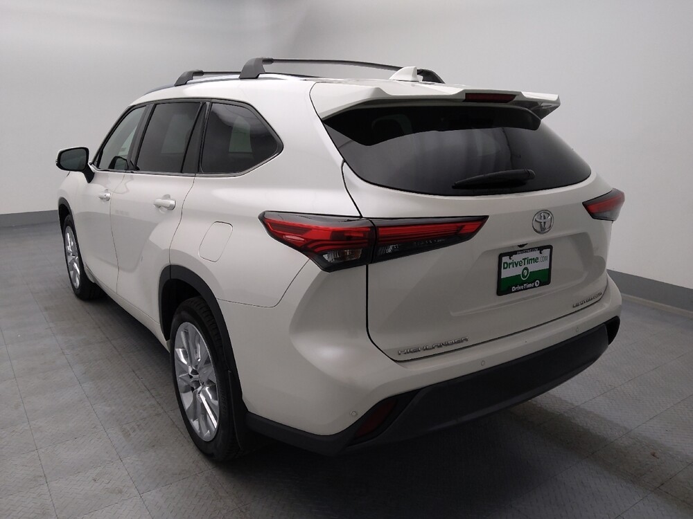 2020 Toyota Highlander in Wichita, KS 67207 - 18129944 5
