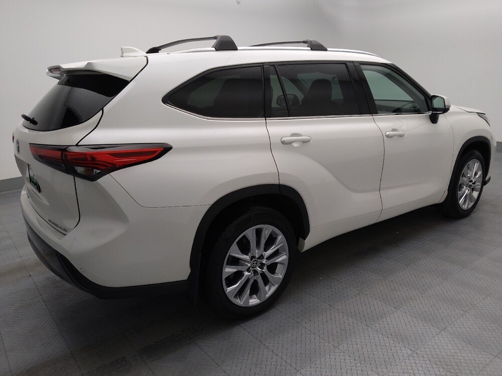 2020 Toyota Highlander in Wichita, KS 67207 - 18129944 10