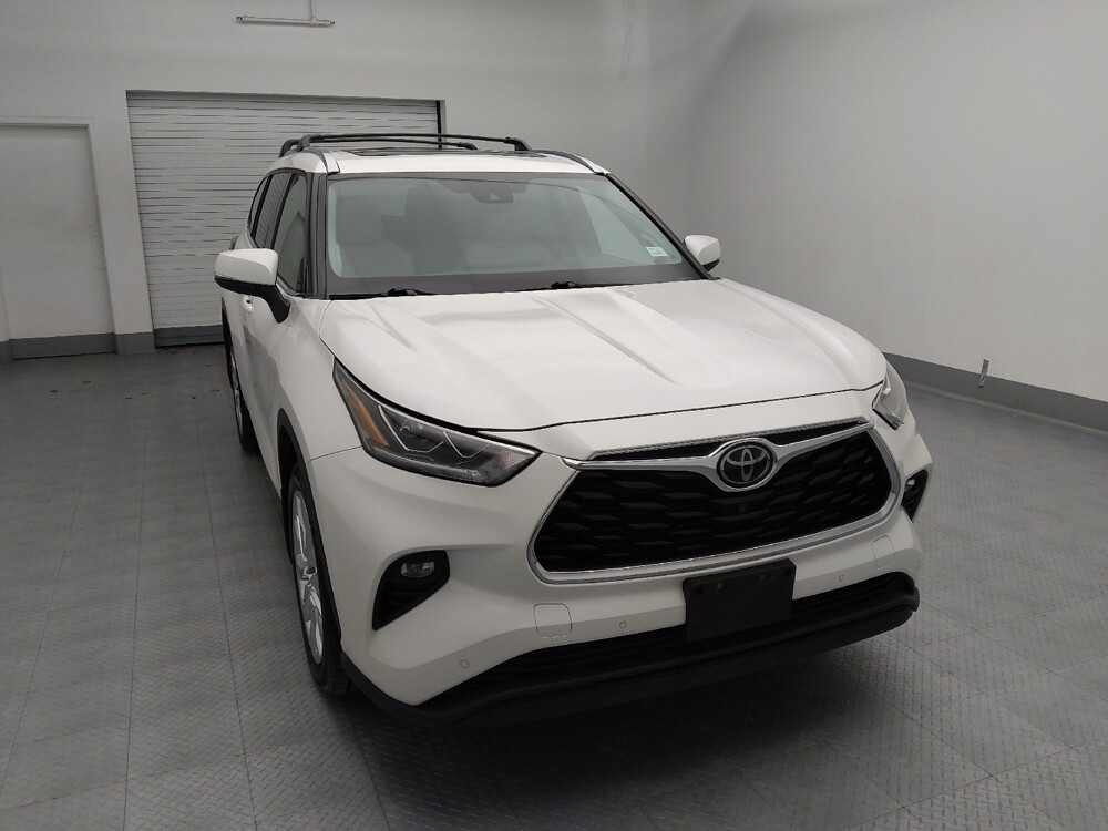 2020 Toyota Highlander in Wichita, KS 67207 - 18129944 14